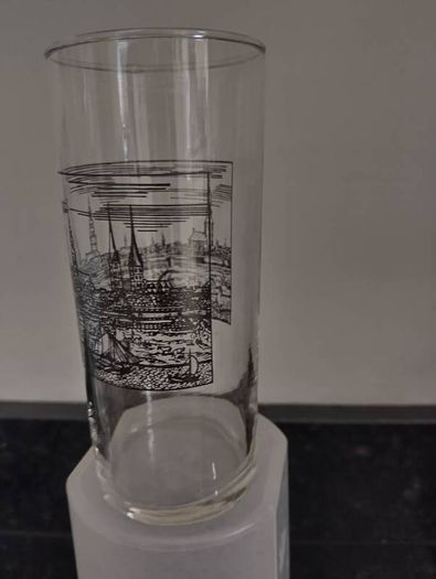 8 vintage drinking glasses