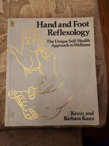Hand And Foot Reflexology.  The Unique Self- Health Approach To Wellness. By Kevin And Barbara Kuntz. Large Volume Paperback In Good Condition.
