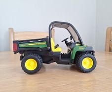 Bruder John Deere Gator