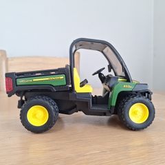 Bruder John Deere Gator