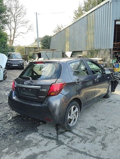 Breaking Toyota Yaris 2014 petrol
