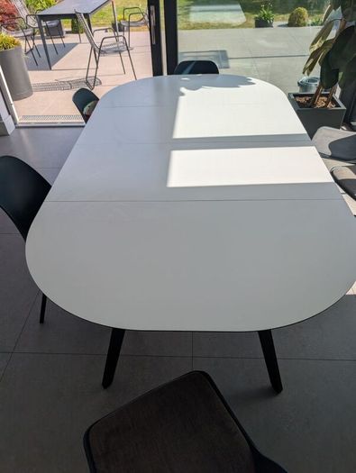 Oval Boconcept Dining Table