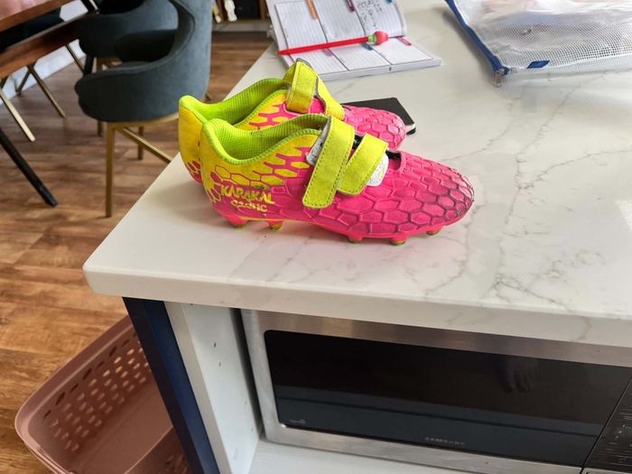 kids football boots