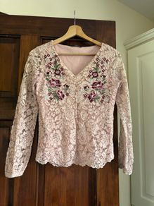 Pink Lace Shirt with Embroidered Flowers Size S