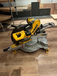 DeWALT DW717XPS Sliding compound mitre saw with a cam action mitre lock function