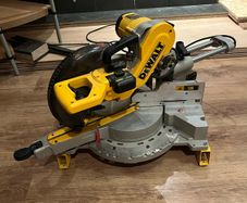 DeWALT DW717XPS Sliding compound mitre saw with a cam action mitre lock function