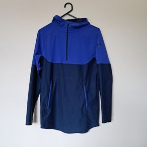 Under armour vanish pop over Size small ptp 20" in excellent condition