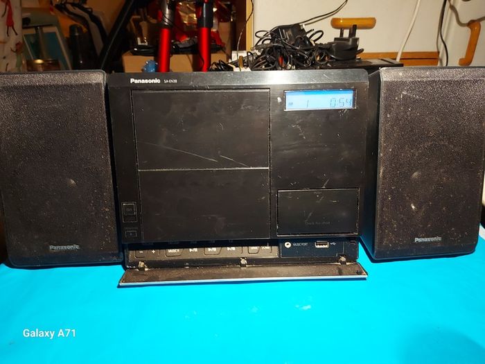 Panasonic SA-EN38 MINI STEREORadio CD MP3 USB iPod Dock music system, in excellent condition