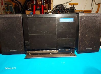 Panasonic SA-EN38 MINI STEREORadio CD MP3 USB iPod Dock music system, in excellent condition