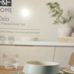 Delph Set. Oslo.