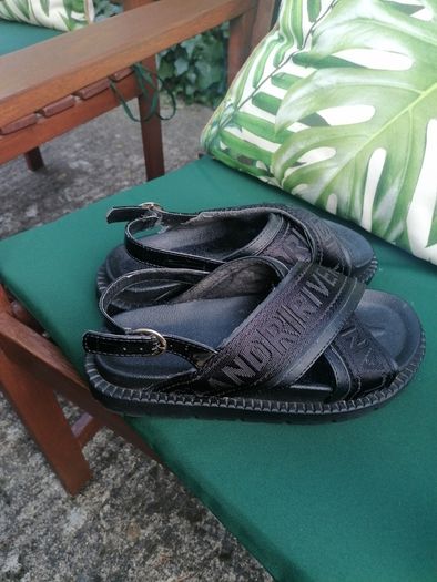 sandles riverisland size 4