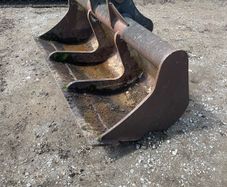 6 foot TIGHE grading bucket with 80mm pins