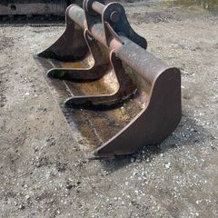 6 foot TIGHE grading bucket with 80mm pins