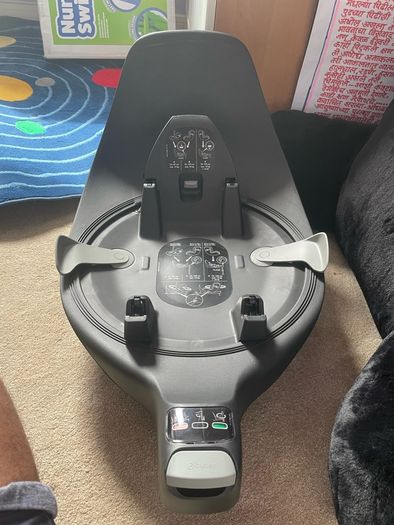 Cybex Infant car seat with 360 Iso fix
