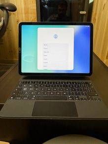 iPad Air 5th Generation + Apple Magic Keybord