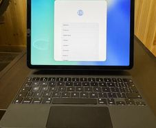 iPad Air 5th Generation + Apple Magic Keybord
