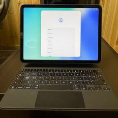 iPad Air 5th Generation + Apple Magic Keybord