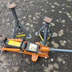 Car Jack and axle stands