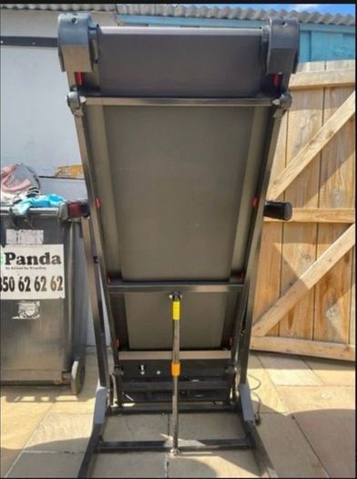 T3000 Large LED display Foldable Motorised Treadmill (with Bluetooth app) with 15 auto incline level Selling a T3000 Foldable