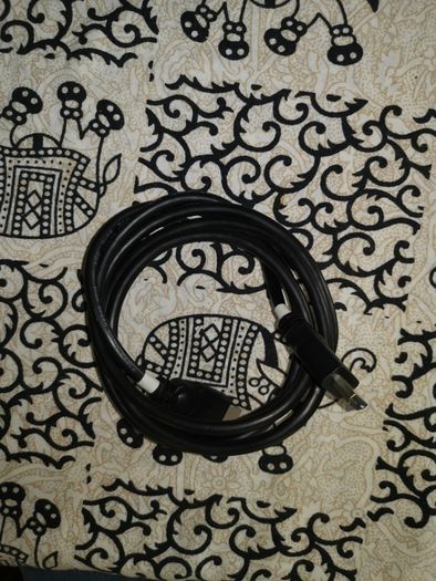HDMI Male to HDMI male Length: 5ft (151cm)