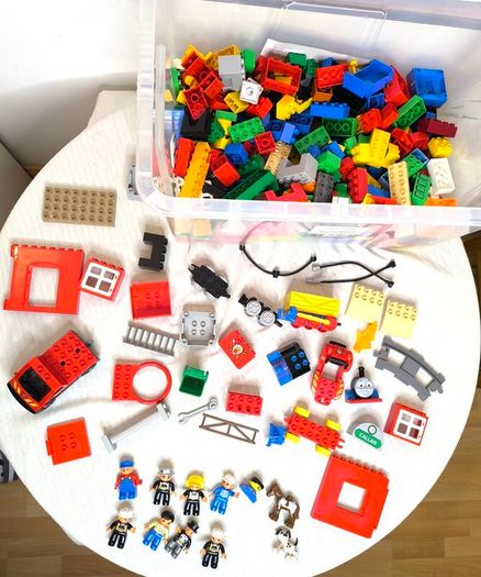 Large Lego Duplo Bundle (411 pieces +3 plates)