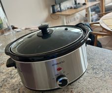 Slow cooker