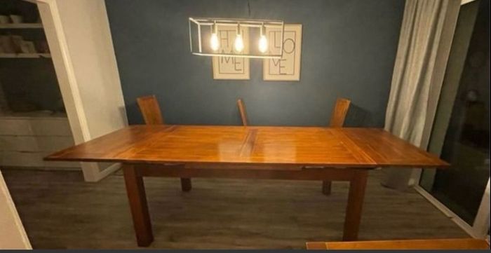 Solid table