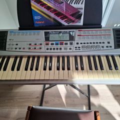 Electronic piano keyboard