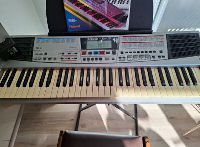 Electronic piano keyboard
