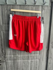BNWT - Mens Under Armour Shorts - L