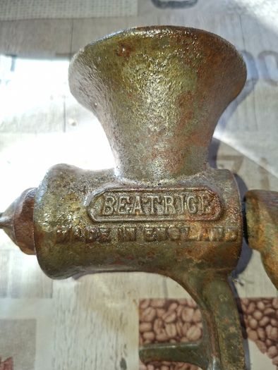 Old Table Top Harper Manual Meat Mincer. Postage Available or Collection, It is designed for grinding meat to make products such as sausages, burgers, or meatloaf.The cast iron body