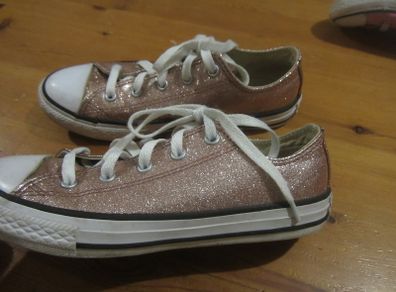 Converse  Size 2