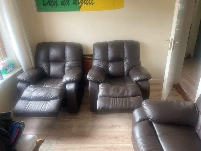 Reclining sofa and 2 armchairs
