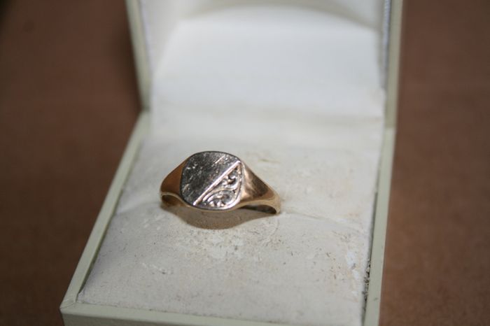 9ct Oval Signet Ring Yellow Gold Mens Ring 375 - 1,6g