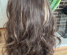Long wavy bown wig