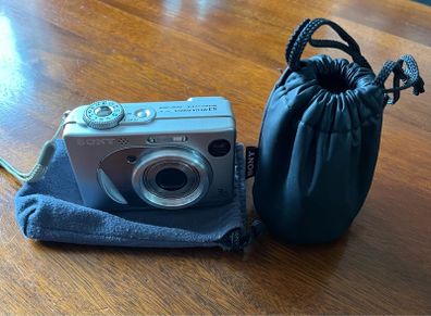 Sony Cybershot DSC-W1 5.1MP with Conversion Lens Adapter and 2.6x Super Tele-Photo Conversion Lens