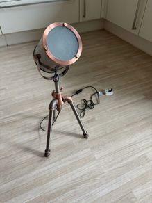 Tripod lamp