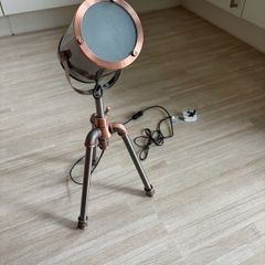 Tripod lamp