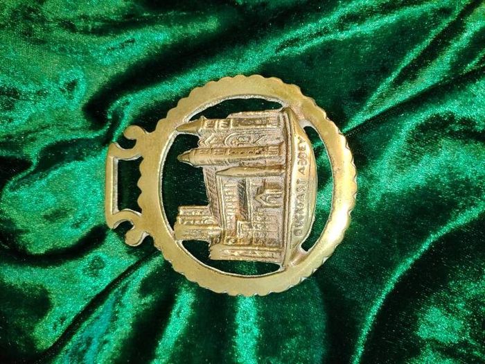 Horse medallions