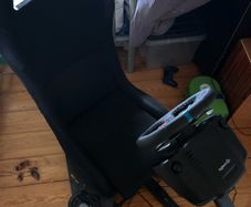 Logitech steering wheel pedals gear shift playseat