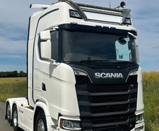 Scania V8 S590 6x2 Tag