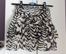 River Island girl 11/12 Y black and white skirt