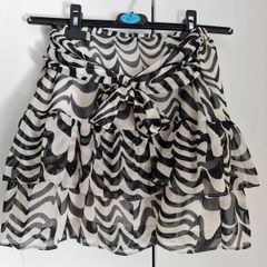 River Island girl 11/12 Y black and white skirt