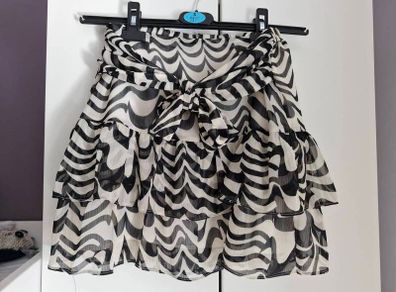 River Island girl 11/12 Y black and white skirt