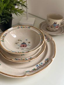 8 piece dinner set with additional extras