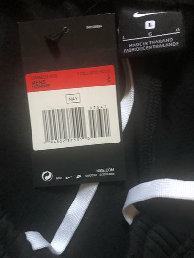 Nike Shorts training size L zipped pockets brand new