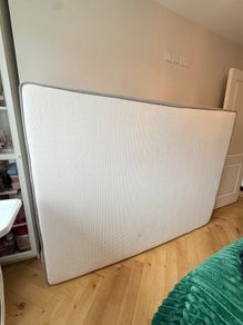 Like new Guest bedroom King mattress
