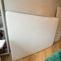 Like new Guest bedroom King mattress