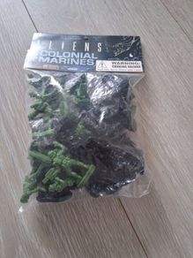 Aliens vs Colonial Marines plastic figures