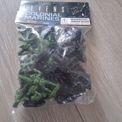 Aliens vs Colonial Marines plastic figures